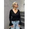 Siyah V Yaka Fırfırlı Blüz