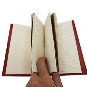 Pusula Tasarımlı Kırmızı Deri Defter