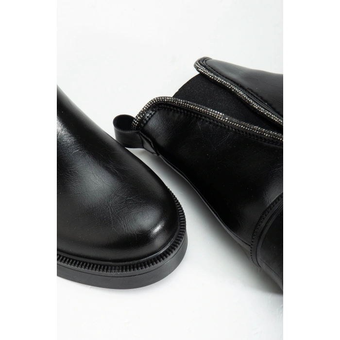 02-02 Siyah Kırışık Rugan Taş Aksesuarlı Lastikli Günlük Kadın Bot