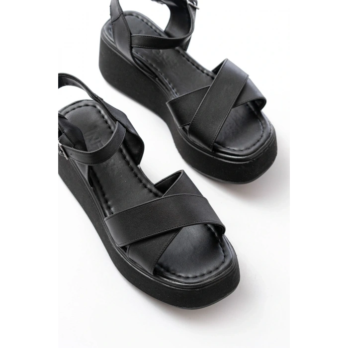 1024 Siyah Dolgu Topuk Çapraz Tokalı Ortopedik Taban Kadın Sandalet