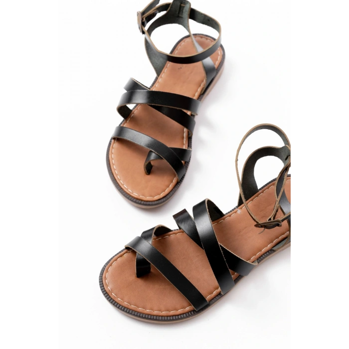 205-209 Siyah Hakiki Deri Tokalı Parmak Arası Kadın Sandalet