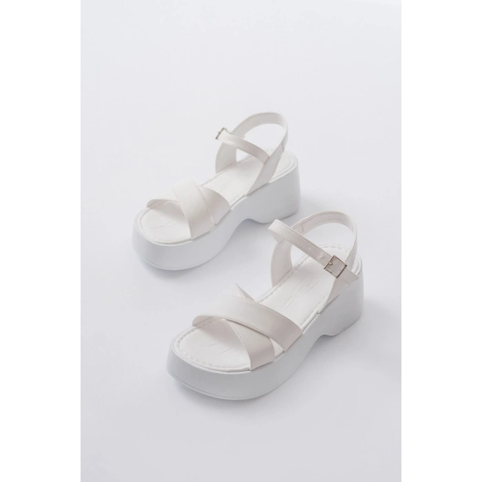 24414-1005 Beyaz Günlük Çapraz Dolgu Topuk Kadın Sandalet