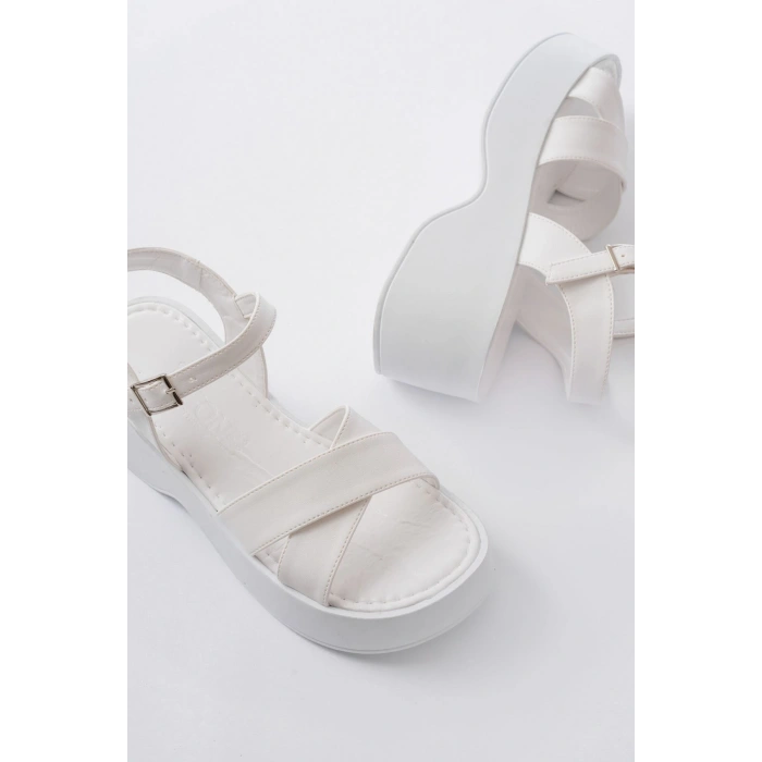 24414-1005 Beyaz Günlük Çapraz Dolgu Topuk Kadın Sandalet
