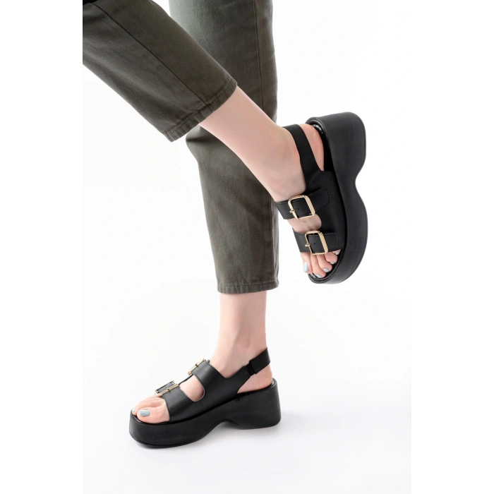 24414-572 Siyah Tokalı  Günlük Dolgu Topuk Kadın Sandalet