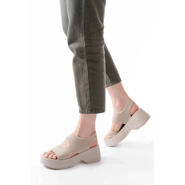 24414-573 Bej Dalgıç Günlük Dolgu Topuk Kadın Sandalet