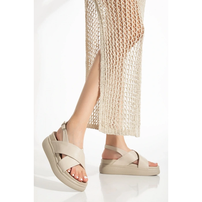24422-1164 Bej Dolgu Topuk Kadın Sandalet
