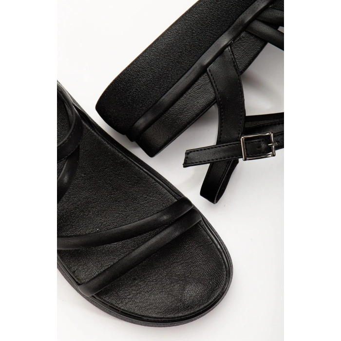 24422-844 Siyah Dolgu Topuk Kadın Sandalet