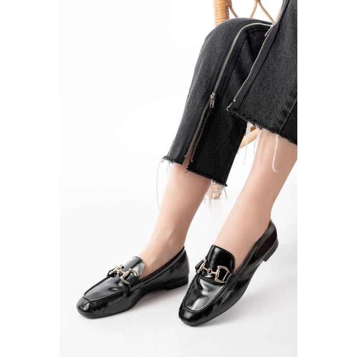 303 Siyah Rugan Toka Aksesuarlı Günlük Kadın Babet