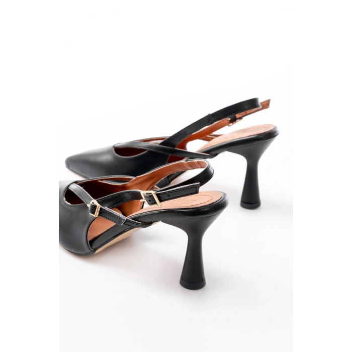 4962 Siyah Sivri Burun Tokalı Yuvarlak Topuk Kadın Sandalet