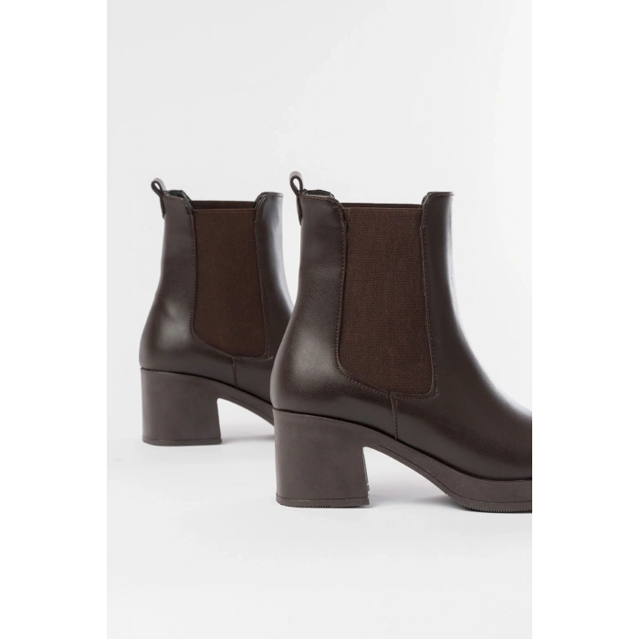 5109-3056 Kahverengi Lastikli Kalın Topuklu Günlük Kadın Bot