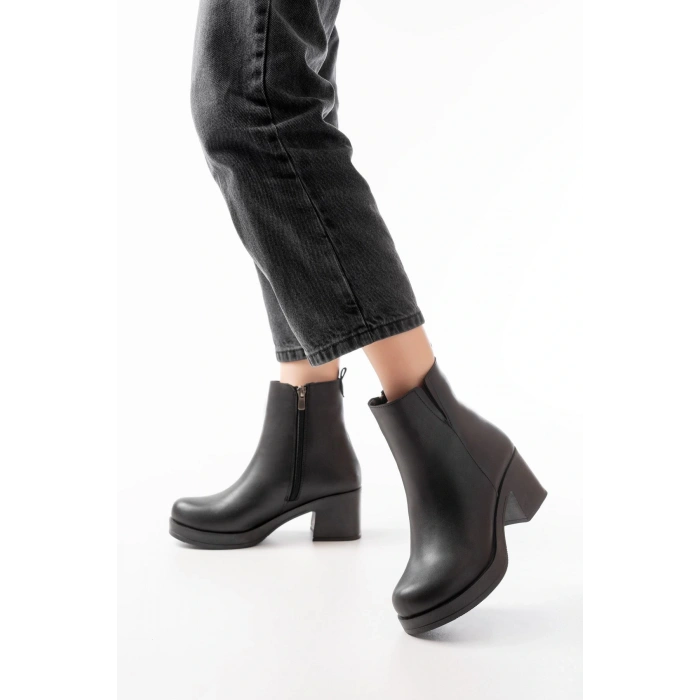 5109-3057 Siyah Lastikli Fermuarlı Kalın Topuklu Günlük Kadın Bot