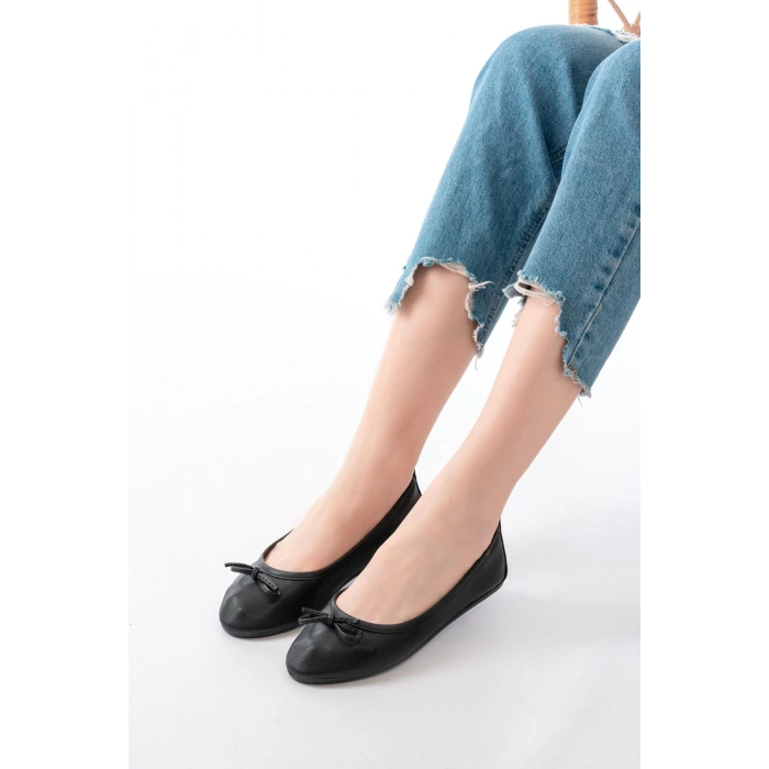 6101 Siyah Günlük  Fiyonklu Kadın Babet