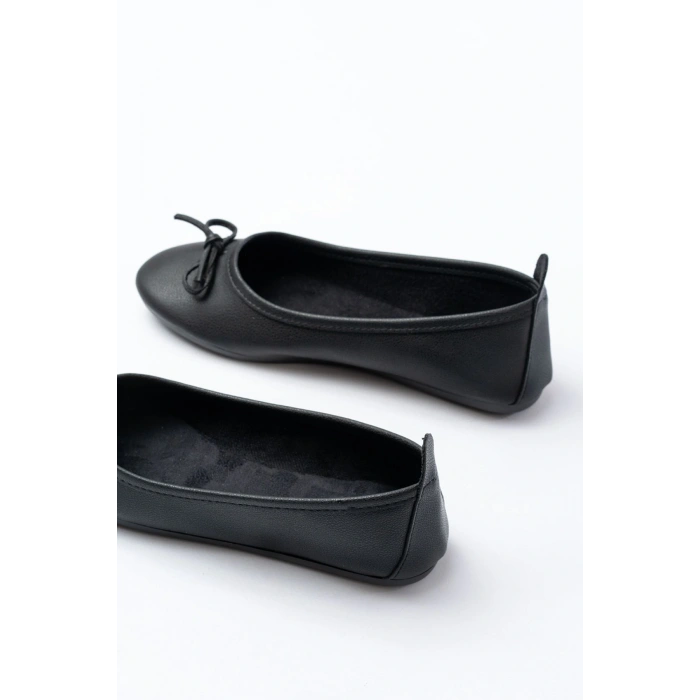 6101 Siyah Günlük  Fiyonklu Kadın Babet