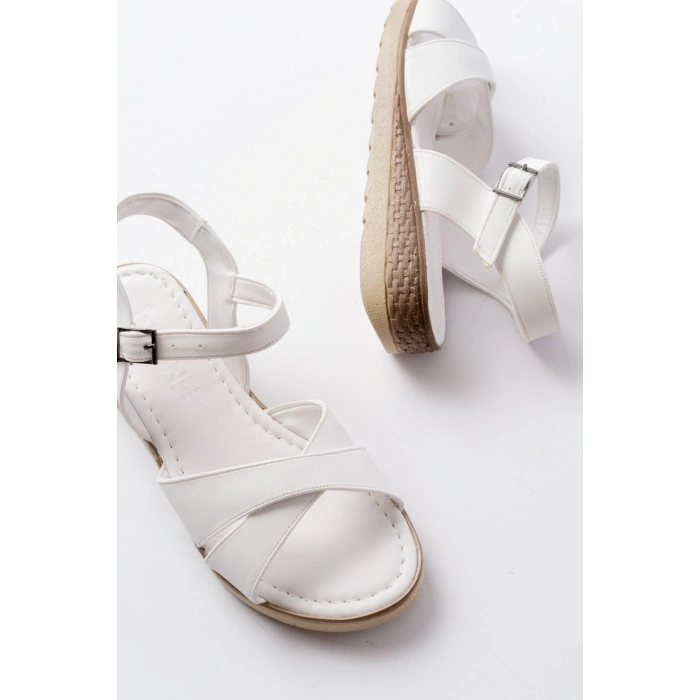 692-564 Beyaz Ortopedik Taban Çapraz Tokalı Kadın Sandalet