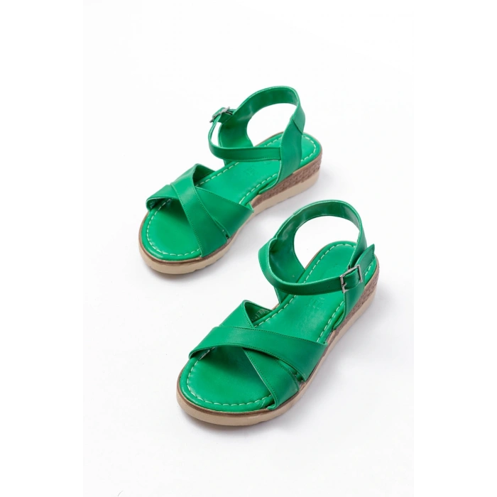 692-564 Çimen Yeşili  Ortopedik Taban Çapraz Tokalı Kadın Sandalet