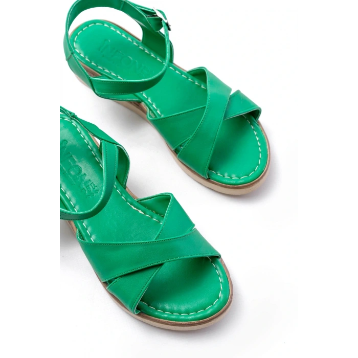 692-564 Çimen Yeşili  Ortopedik Taban Çapraz Tokalı Kadın Sandalet