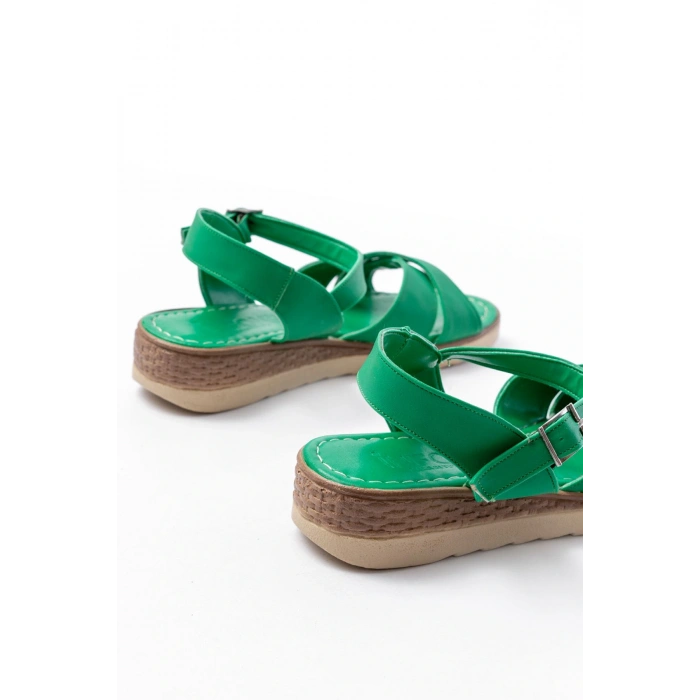 692-564 Çimen Yeşili  Ortopedik Taban Çapraz Tokalı Kadın Sandalet
