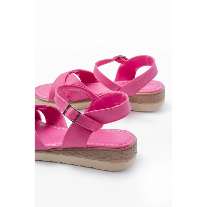 692-564 Fuşya Ortopedik Taban Çapraz Tokalı Kadın Sandalet