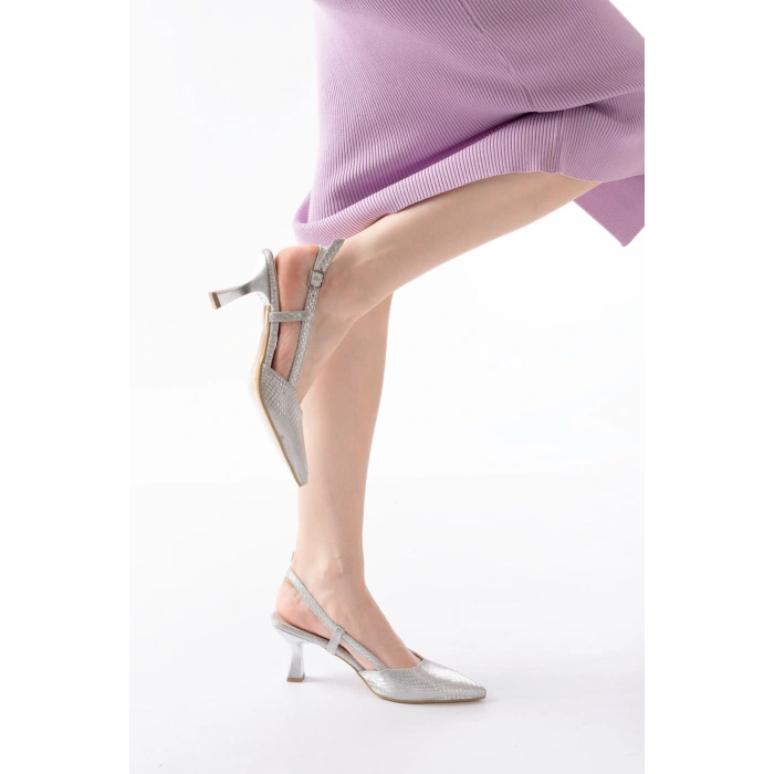 725 Gümüş Pul Desenli Sivri Burunlu  Topuklu Kadın Ayakkabı