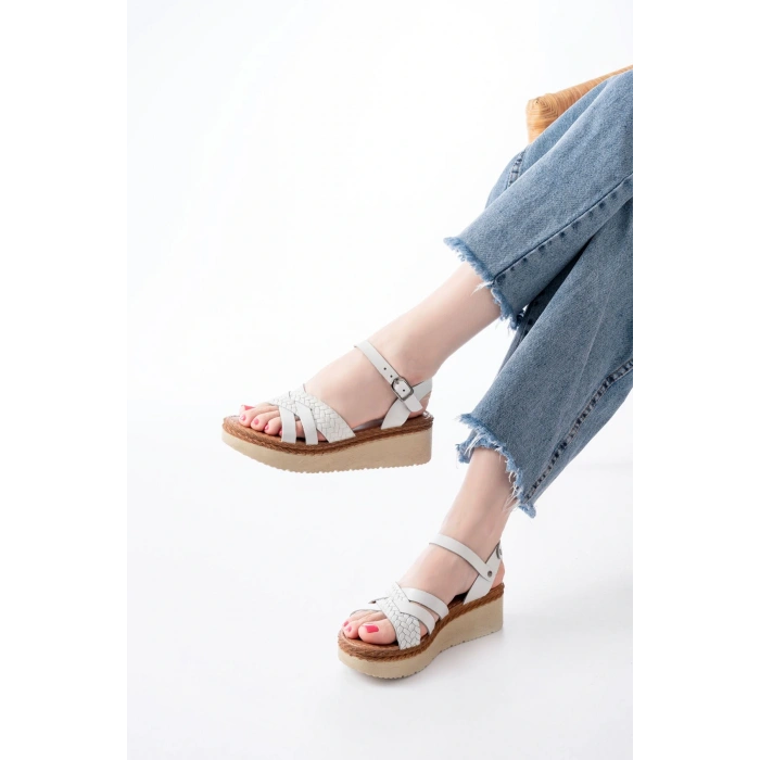 730-138 Beyaz Örgü Hakiki Deri Ortopedik Taban Kadın Sandalet