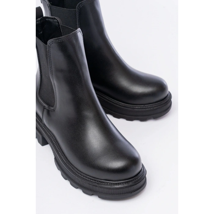 745-2137 Siyah Kalın Taban Lastikli Günlük Kadın Bot