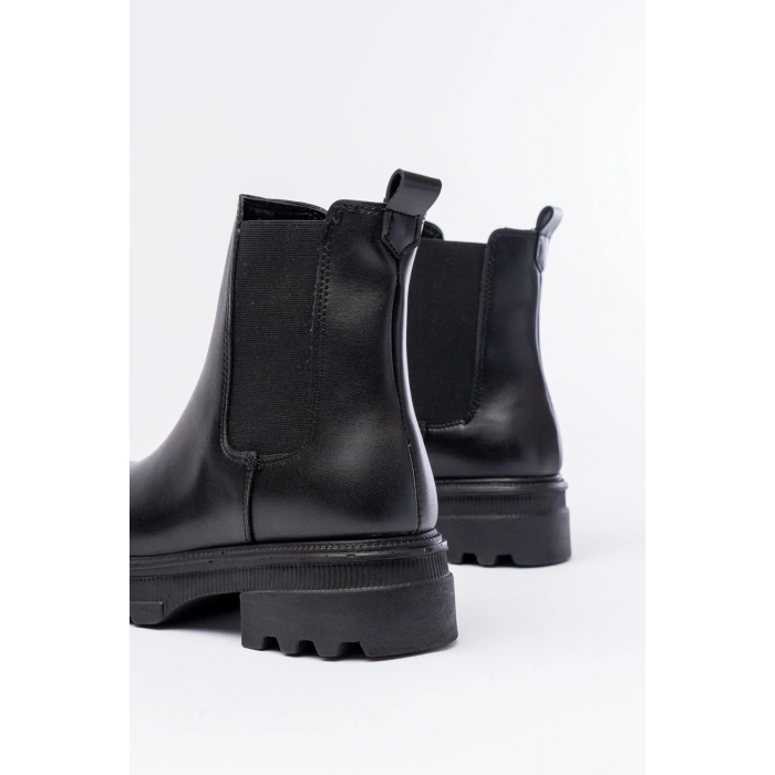 745-2137 Siyah Kalın Taban Lastikli Günlük Kadın Bot
