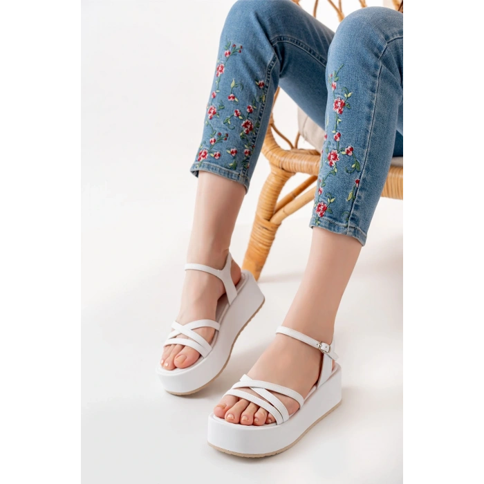 861-1016 Beyaz Dolgu Kadın Sandalet