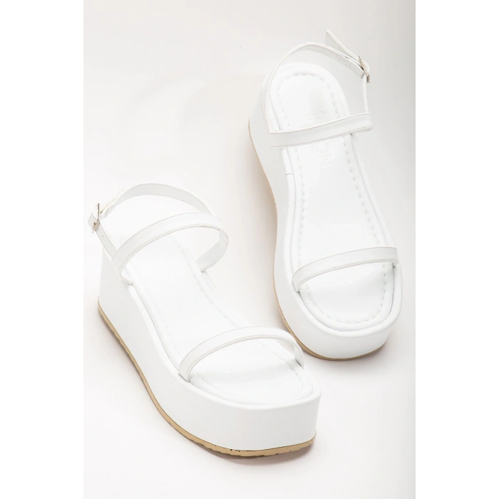 861-1027 Beyaz Dolgu Topuk Kadın Sandalet