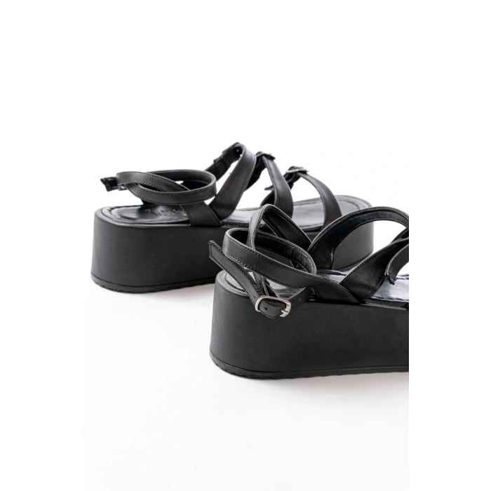 861-1222 Siyah Tokalı Bilekten Bağlamalı Dolgu Kadın Sandalet