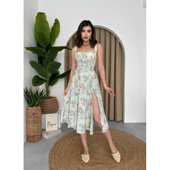 Anjelik Yırtmaç Detaylı Elbise