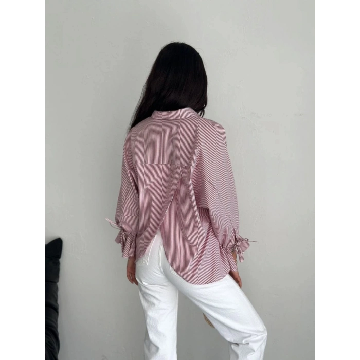 Arkası Asimetrik Yırtmaç Kesim Detaylı Cizgili Bluz Gömlek  Bordo