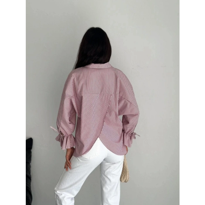Arkası Asimetrik Yırtmaç Kesim Detaylı Cizgili Bluz Gömlek  Bordo