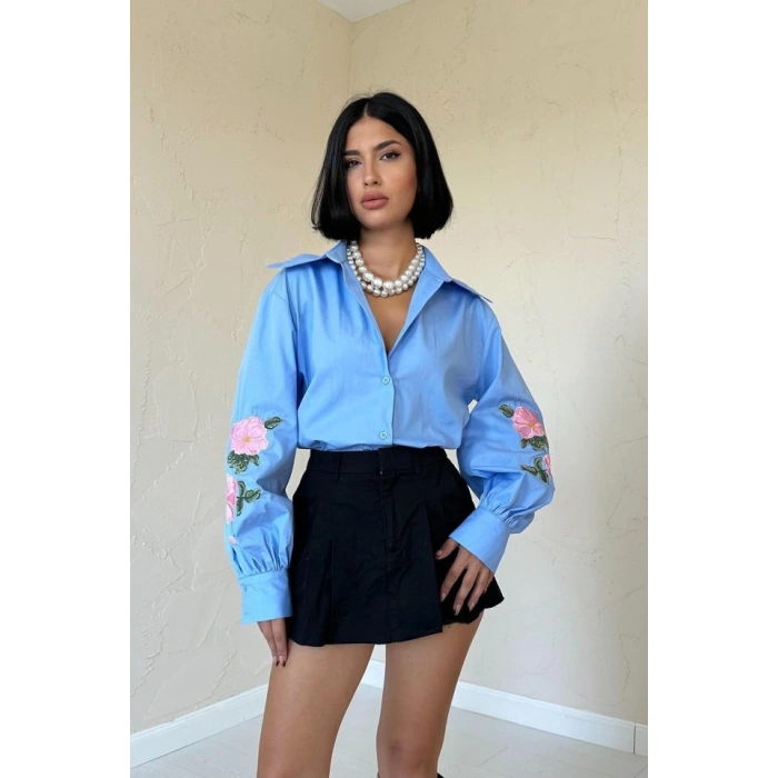 avi Kollarında Gül Nakışlı Gömlek