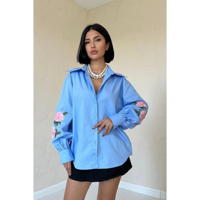 avi Kollarında Gül Nakışlı Gömlek