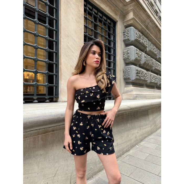 Baskılı fırfırlı şortlu takım