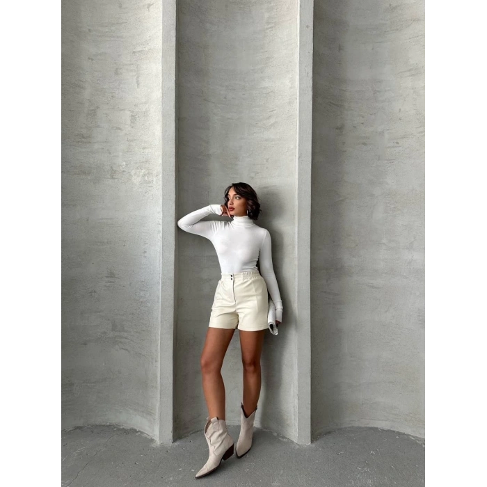 Beli lastikli çıtçıtlı deri şort krem w241007