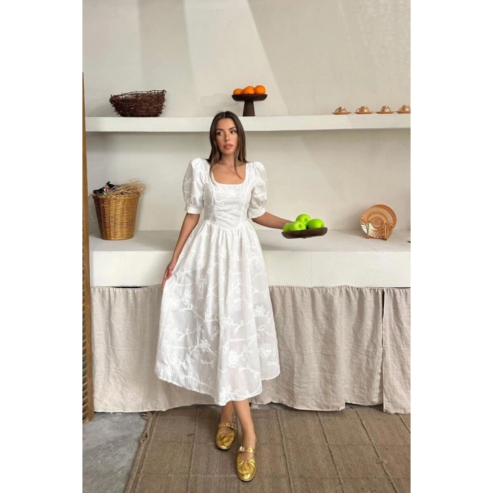 Beyaz Balon Kollu Brode Elbise