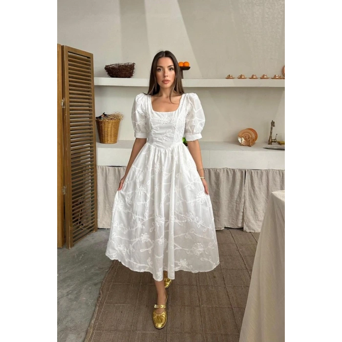 Beyaz Balon Kollu Brode Elbise