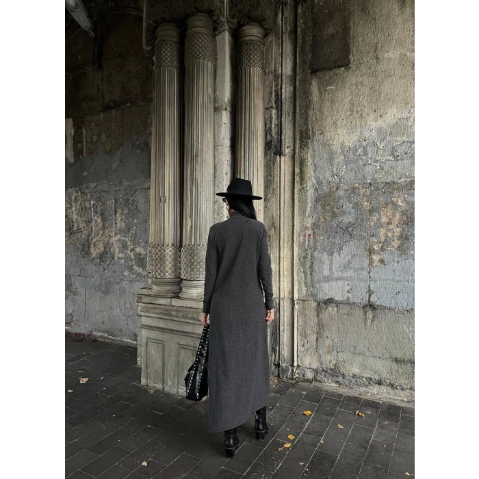 Boğazlı kalın bürümcük uzun elbise siyah