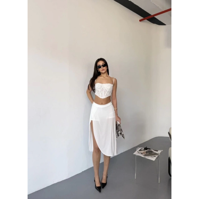 Çepli Şortlu Yırtmaçlı Etek  Beyaz