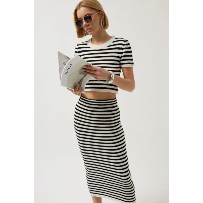 Çizgili Midi Dokulu Etek