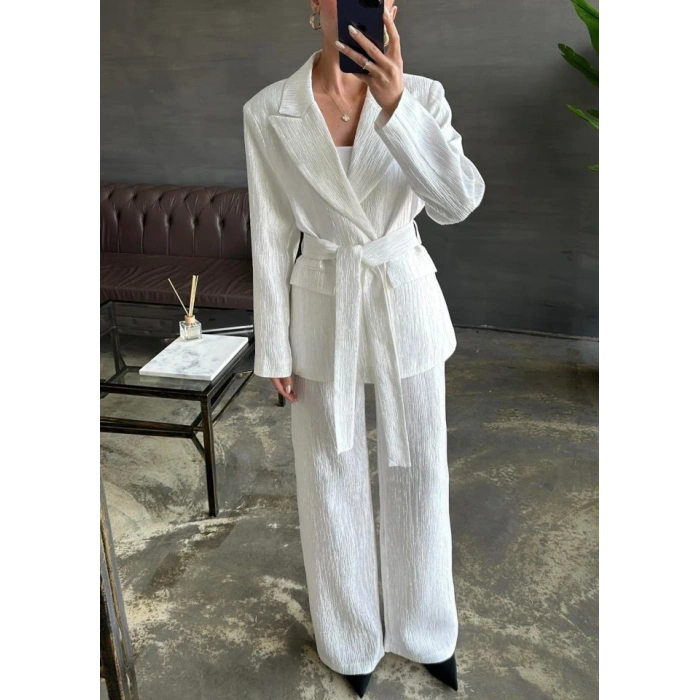 Ekru Beli Kuşaklı Ceket Ve Pantolon Parlak Takım
