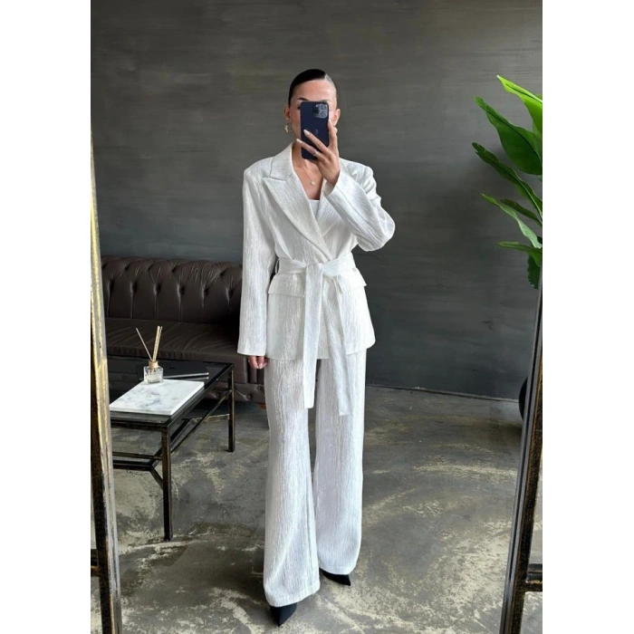 Ekru Beli Kuşaklı Ceket Ve Pantolon Parlak Takım