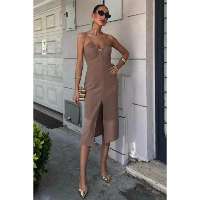 Göğsü Aksesuarlı Önü Yırtmaçlı Elbise 2899