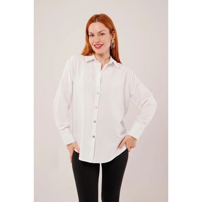İnce Çizgi Detaylı Beyaz Gömlek