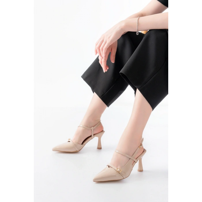 K-6722 Bej Rugan Toka Detaylı Sivri Burun Kadın Ayakkabı