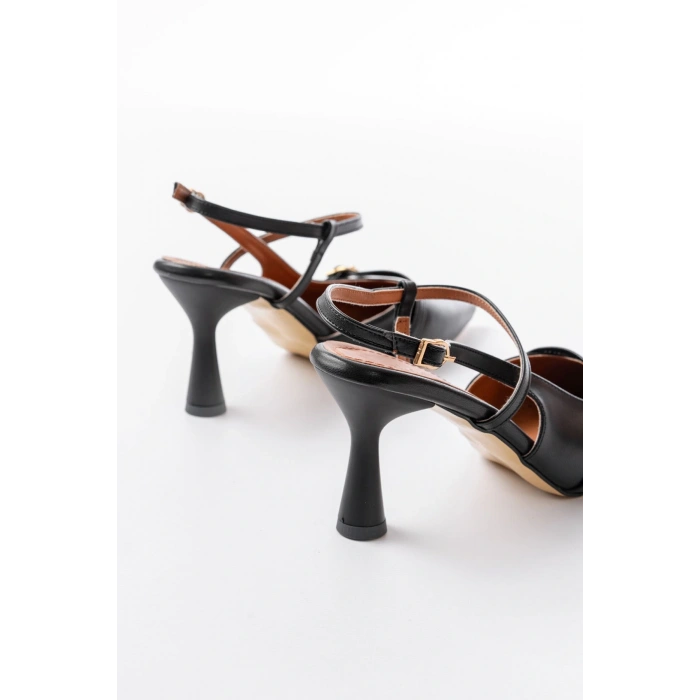 K-6722 Siyah Cilt Toka Detaylı Sivri Burun Kadın Ayakkabı