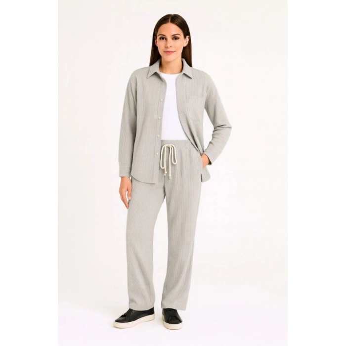 Kadife Oversize Takım – Gömlek Ve Pantolon İkili et Füme Corduroy Şıklığı, Rahat Ve Zarif Duruş Yumuşak Dokulu Kadife Kumaş, Düğmeli Gömlek Üst Ve astikli Pantolon Alt Parça Ile Gün Boyu Konfor Gri