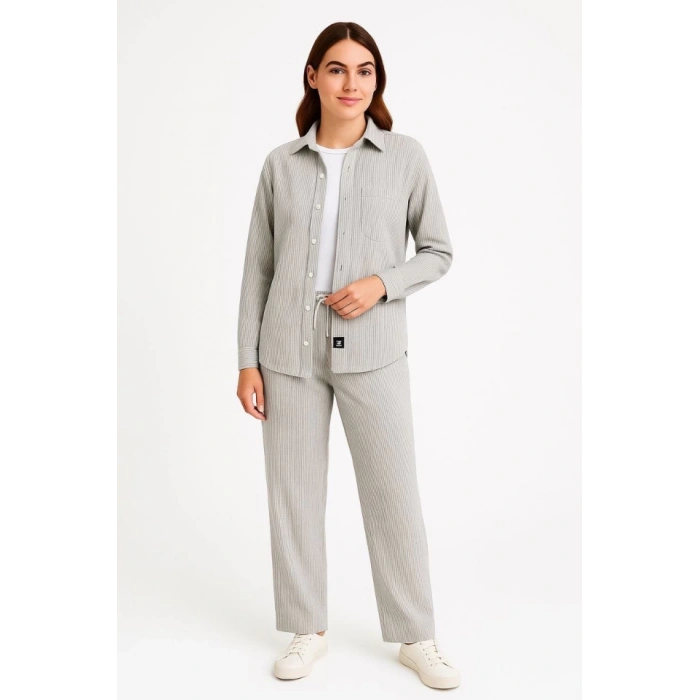 Kadife Oversize Takım – Gömlek Ve Pantolon İkili et Füme Corduroy Şıklığı, Rahat Ve Zarif Duruş Yumuşak Dokulu Kadife Kumaş, Düğmeli Gömlek Üst Ve astikli Pantolon Alt Parça Ile Gün Boyu Konfor Gri