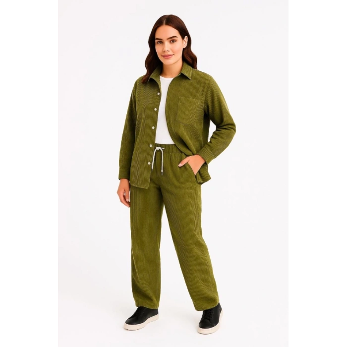 Kadife Oversize Takım – Gömlek Ve Pantolon İkili et Füme Corduroy Şıklığı, Rahat Ve Zarif Duruş Yumuşak Dokulu Kadife Kumaş, Düğmeli Gömlek Üst Ve astikli Pantolon Alt Parça Ile Gün Boyu Konfor Haki